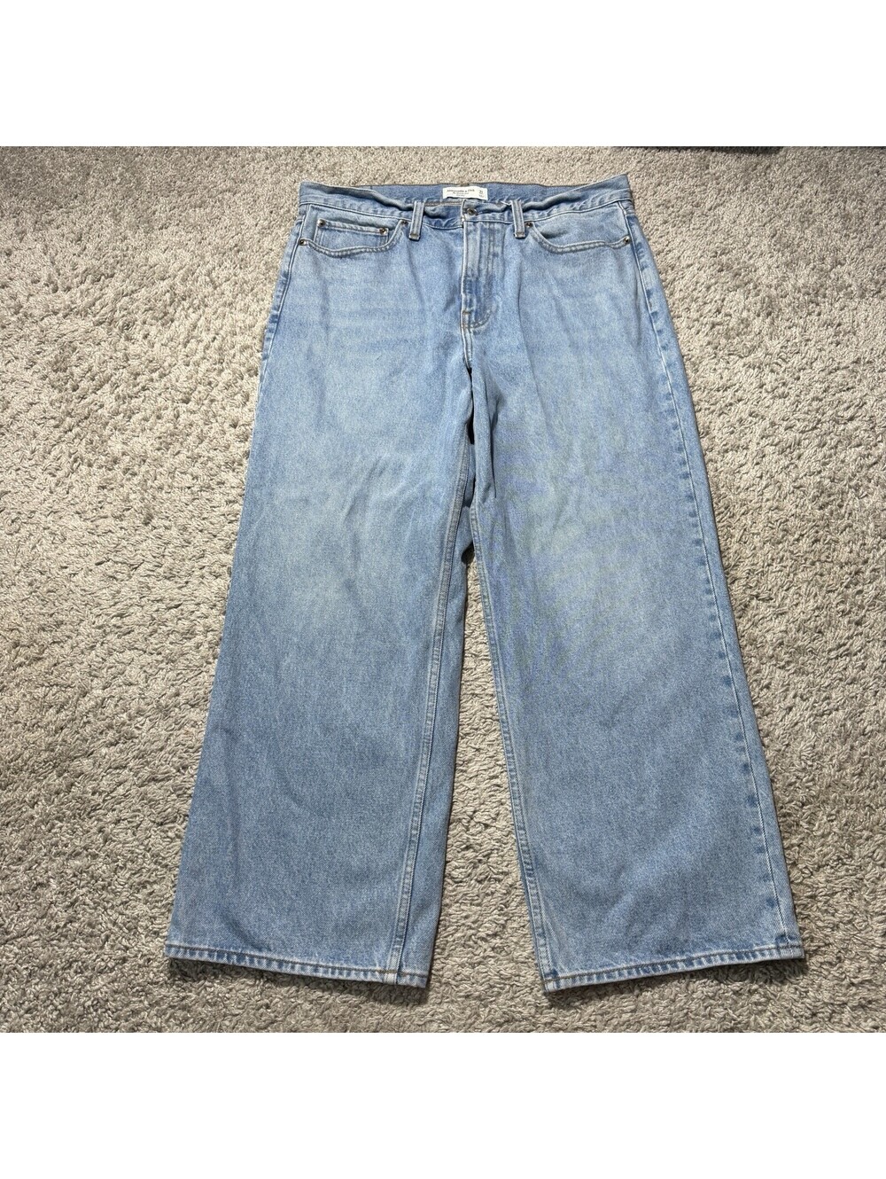 Abercrombie & Fitch The Slouchy Jean Mid Rise Light Wash Wide Leg Denim Size 31